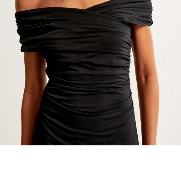 New with tags!
Abercrombie and Fitch Off the Shoulder Knit Midi Dress. - Picture 2 of 4